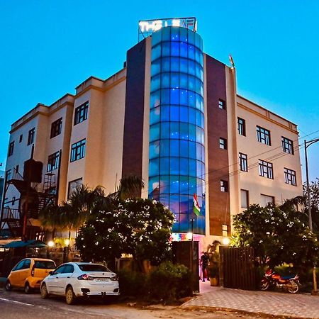 Hotel The Leaf - Gomti Nagar Lucknow Bagian luar foto