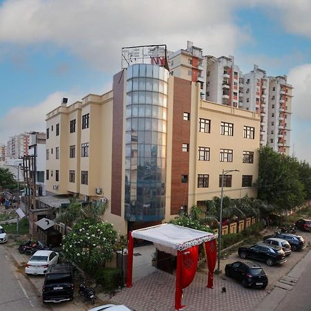Hotel The Leaf - Gomti Nagar Lucknow Bagian luar foto