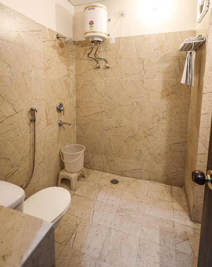 Hotel The Leaf - Gomti Nagar Lucknow Bagian luar foto