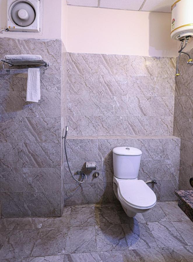 Hotel The Leaf - Gomti Nagar Lucknow Bagian luar foto