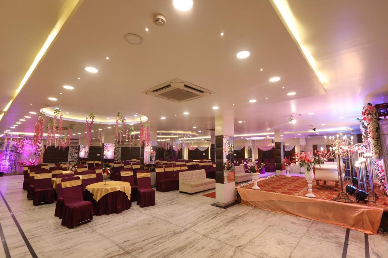 Hotel The Leaf - Gomti Nagar Lucknow Bagian luar foto