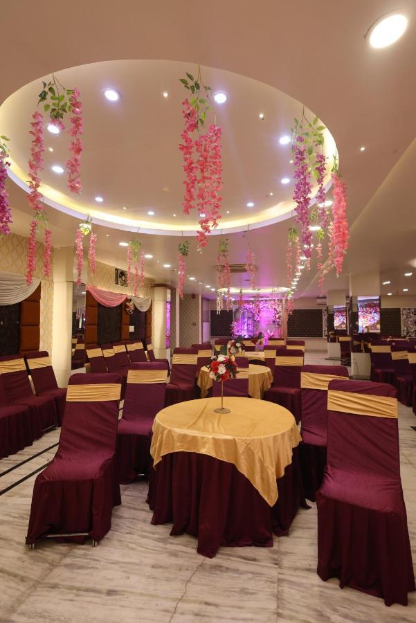 Hotel The Leaf - Gomti Nagar Lucknow Bagian luar foto