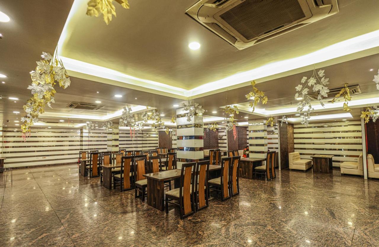 Hotel The Leaf - Gomti Nagar Lucknow Bagian luar foto