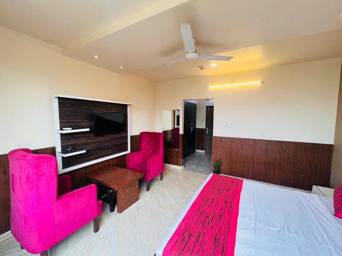 Hotel The Leaf - Gomti Nagar Lucknow Bagian luar foto