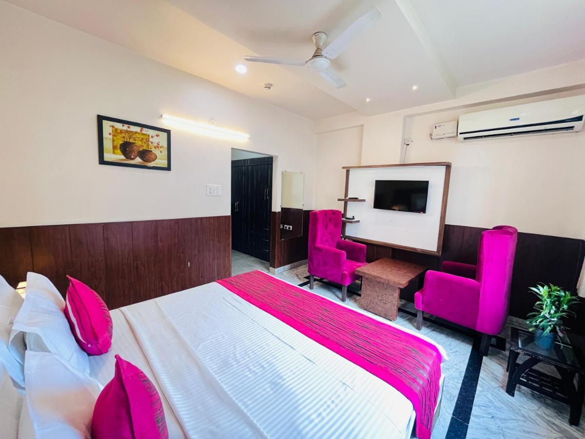 Hotel The Leaf - Gomti Nagar Lucknow Bagian luar foto
