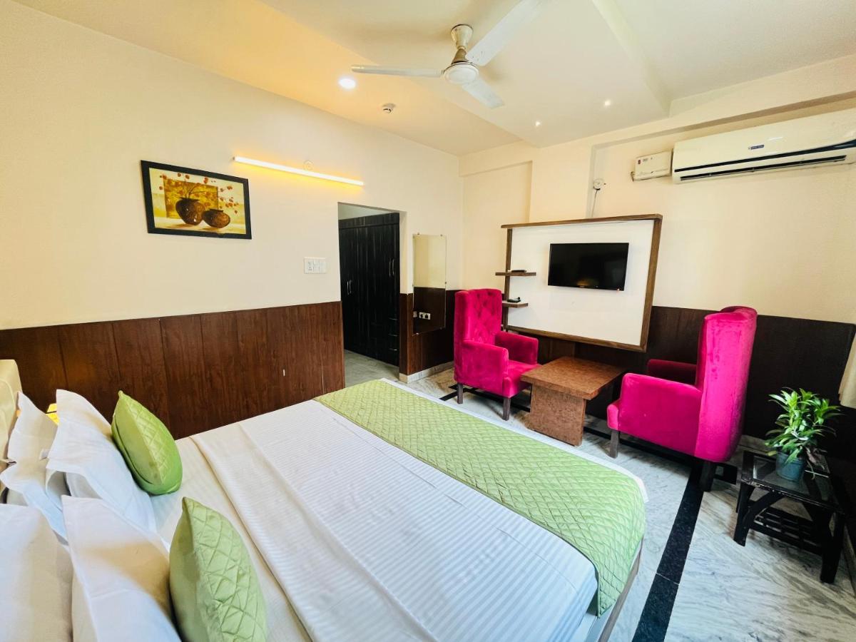 Hotel The Leaf - Gomti Nagar Lucknow Bagian luar foto