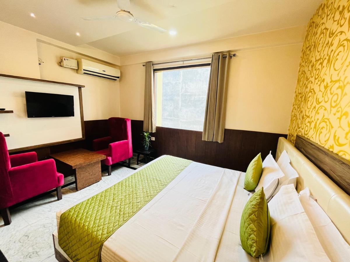 Hotel The Leaf - Gomti Nagar Lucknow Bagian luar foto