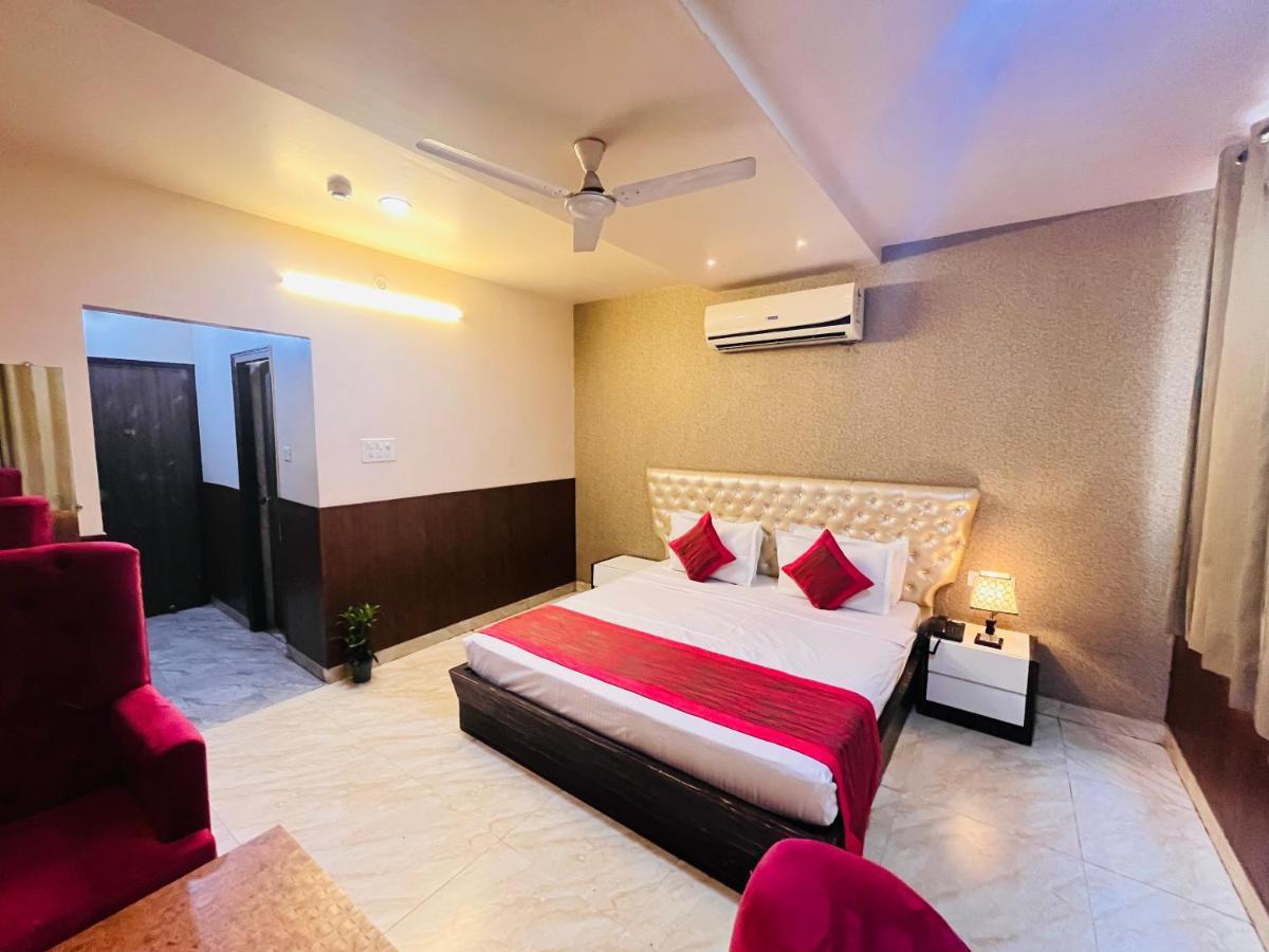 Hotel The Leaf - Gomti Nagar Lucknow Bagian luar foto