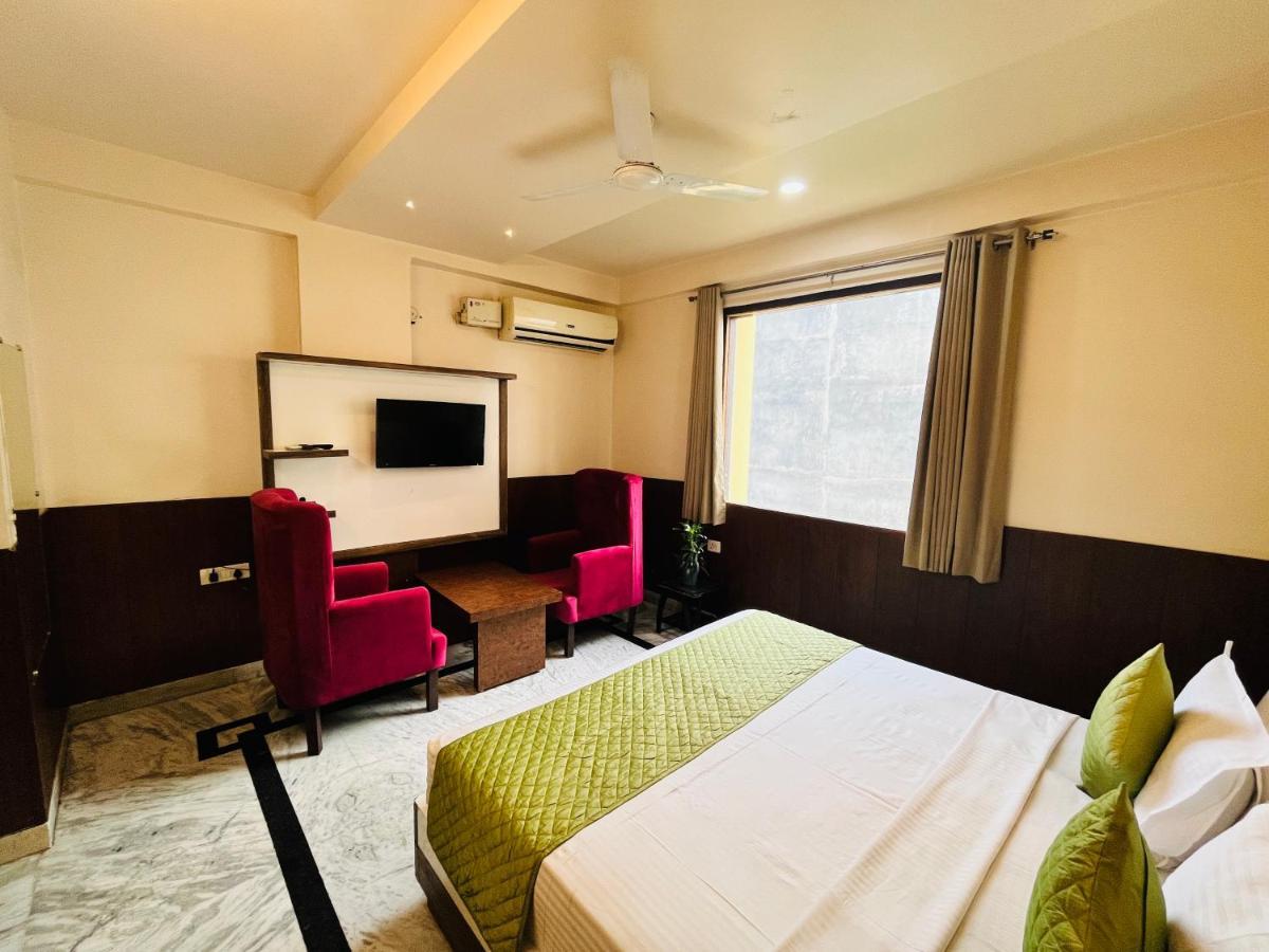 Hotel The Leaf - Gomti Nagar Lucknow Bagian luar foto