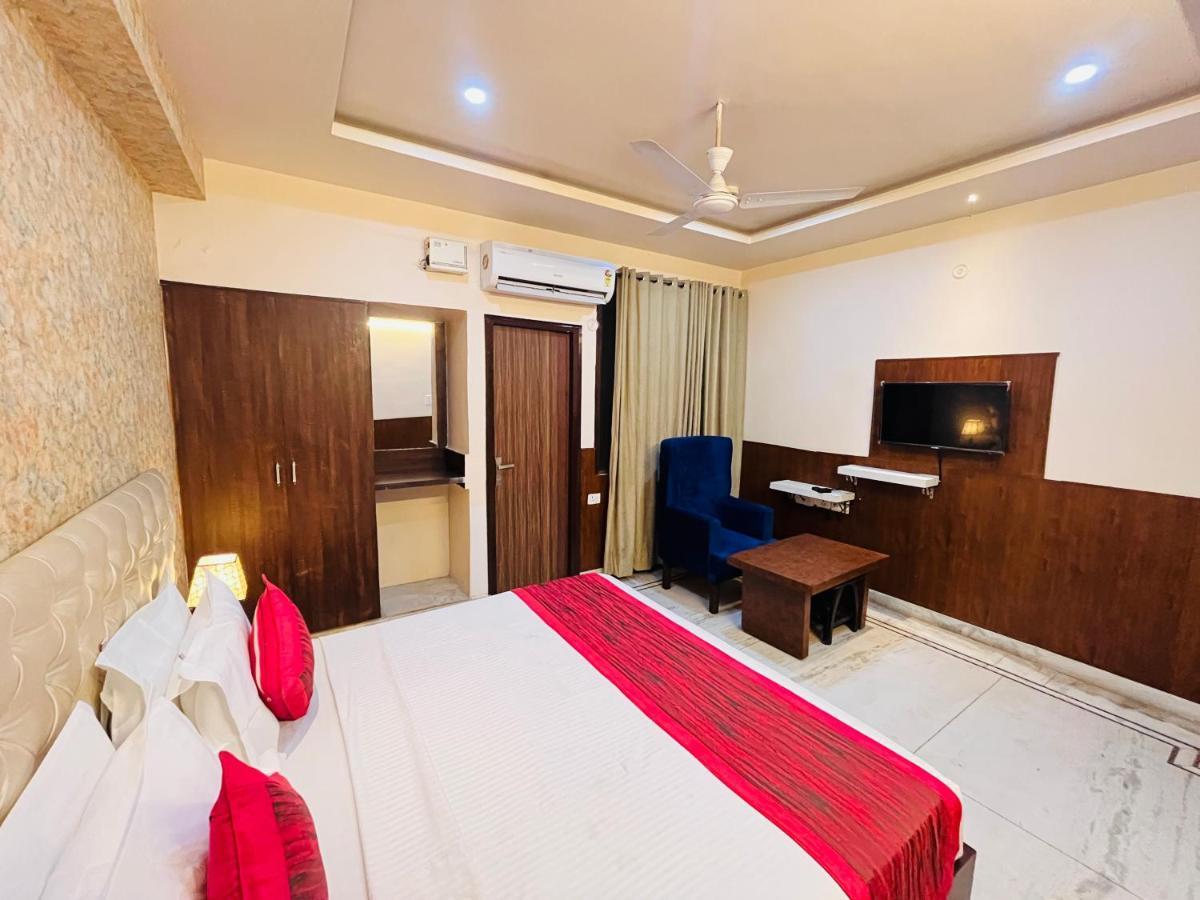 Hotel The Leaf - Gomti Nagar Lucknow Bagian luar foto