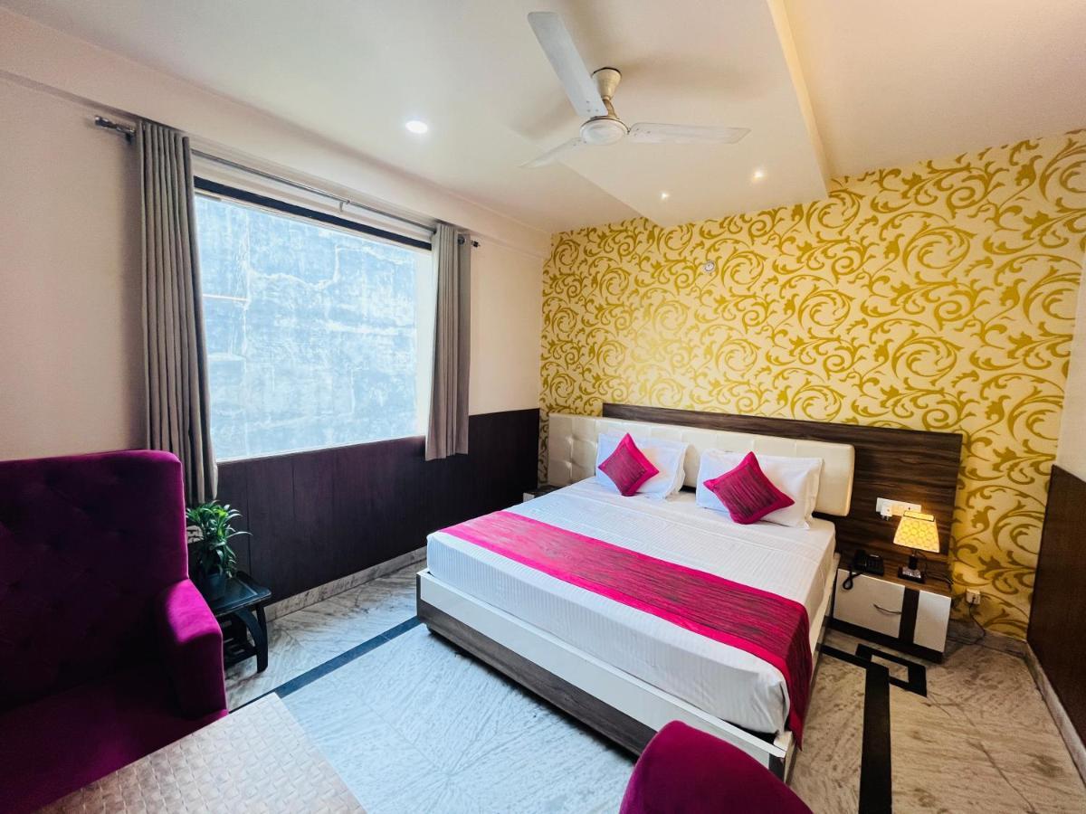 Hotel The Leaf - Gomti Nagar Lucknow Bagian luar foto