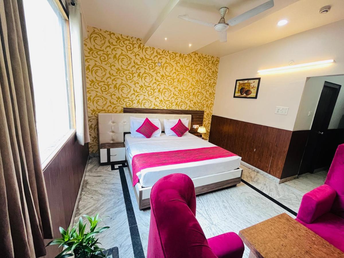 Hotel The Leaf - Gomti Nagar Lucknow Bagian luar foto