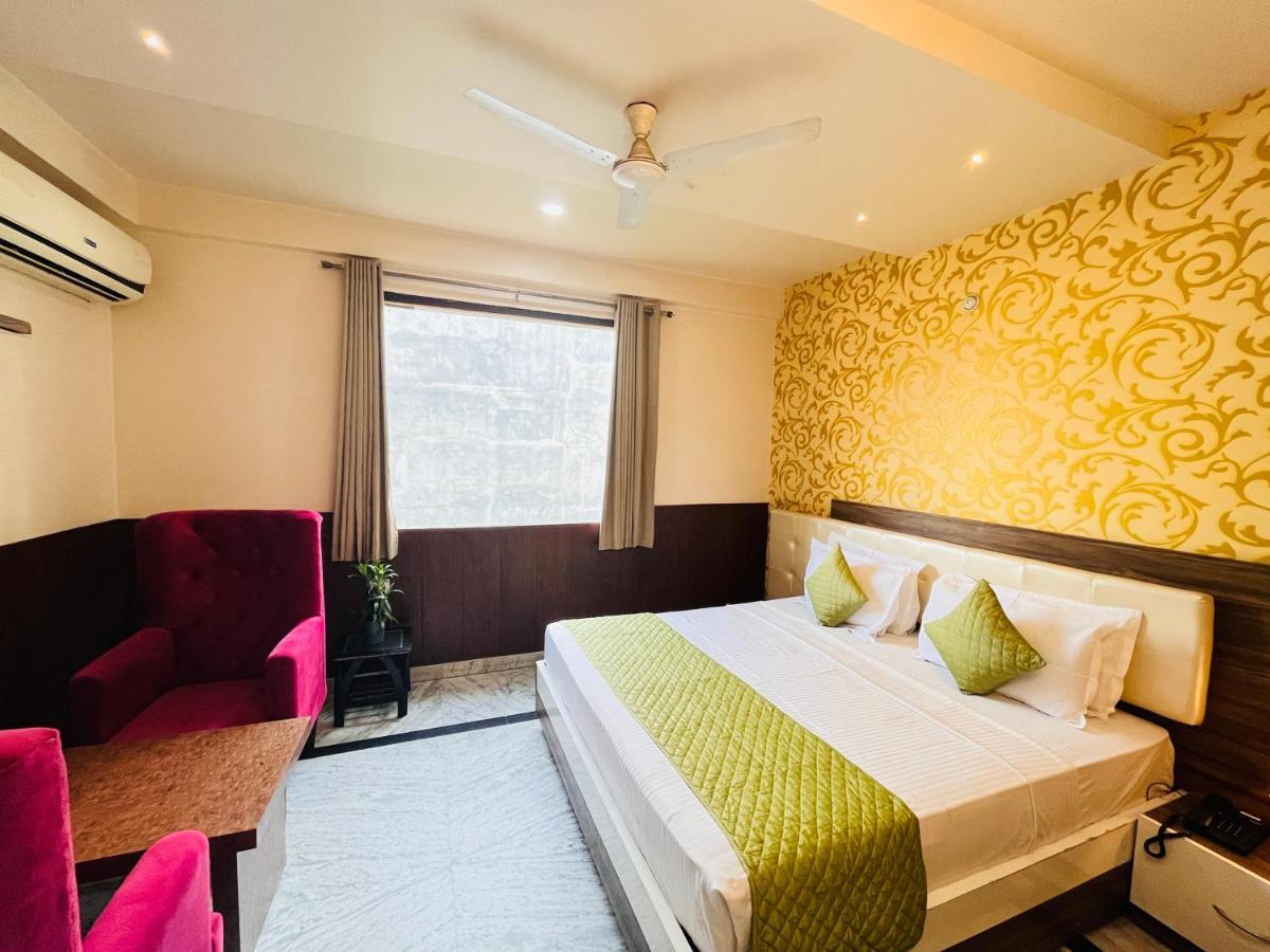 Hotel The Leaf - Gomti Nagar Lucknow Bagian luar foto