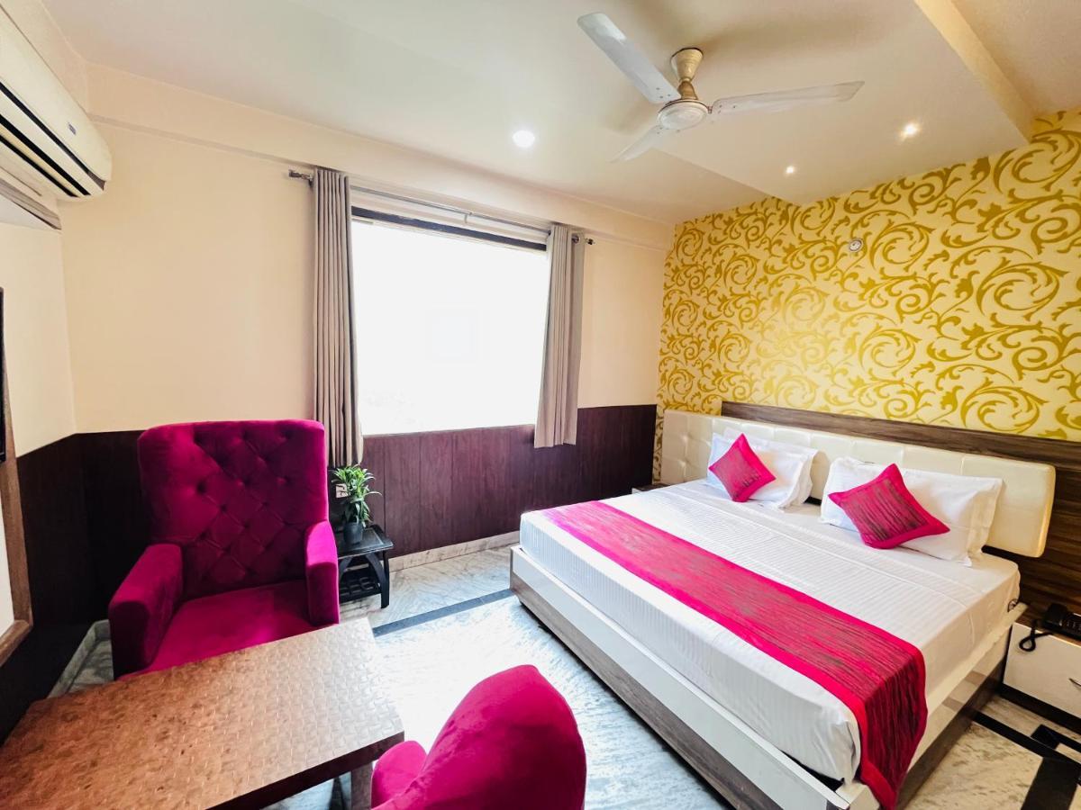 Hotel The Leaf - Gomti Nagar Lucknow Bagian luar foto