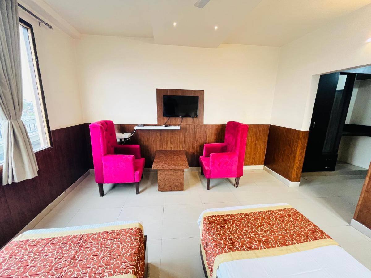 Hotel The Leaf - Gomti Nagar Lucknow Bagian luar foto