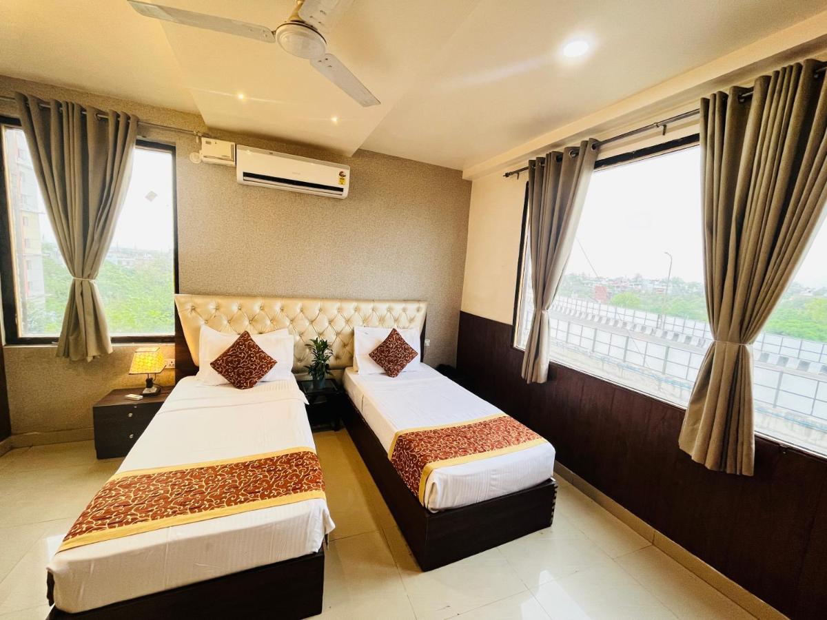 Hotel The Leaf - Gomti Nagar Lucknow Bagian luar foto