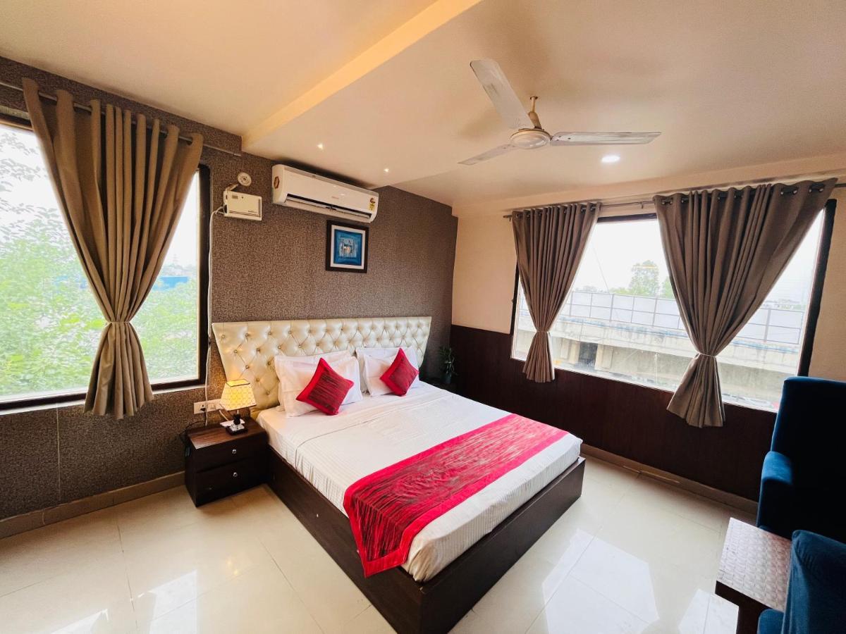 Hotel The Leaf - Gomti Nagar Lucknow Bagian luar foto