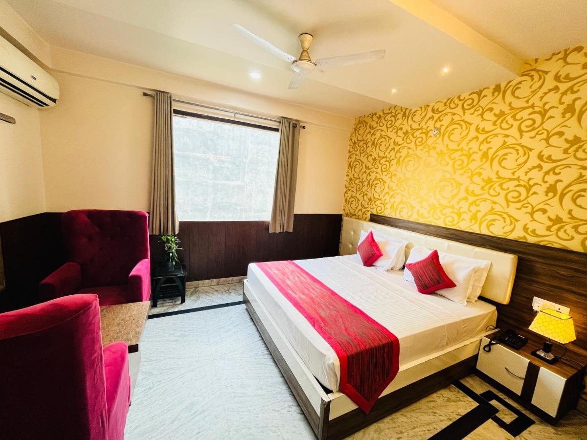 Hotel The Leaf - Gomti Nagar Lucknow Bagian luar foto