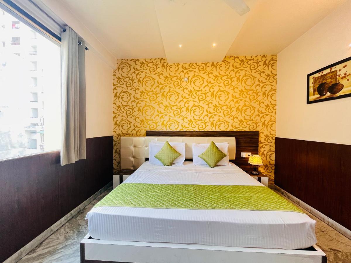 Hotel The Leaf - Gomti Nagar Lucknow Bagian luar foto
