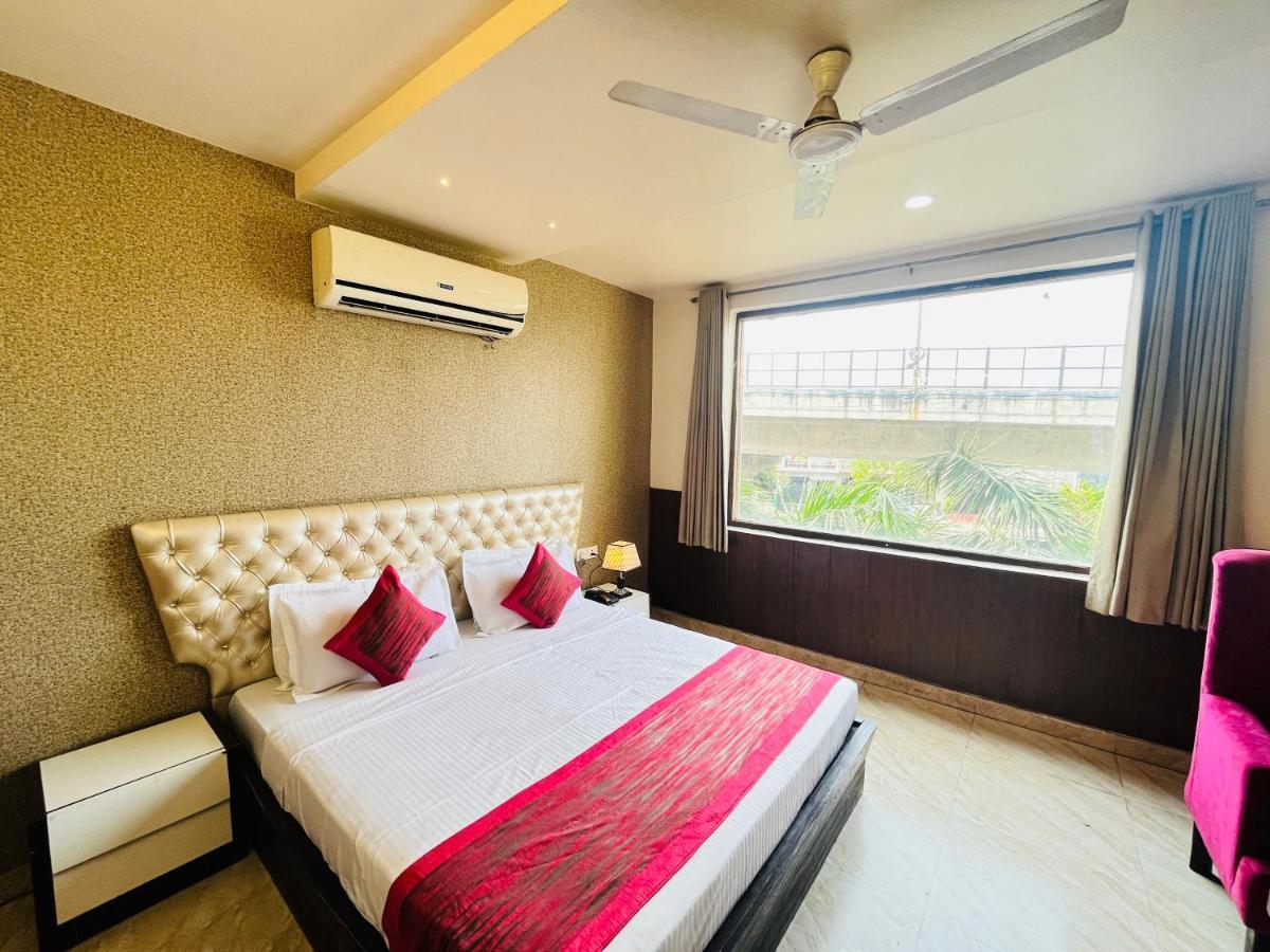 Hotel The Leaf - Gomti Nagar Lucknow Bagian luar foto