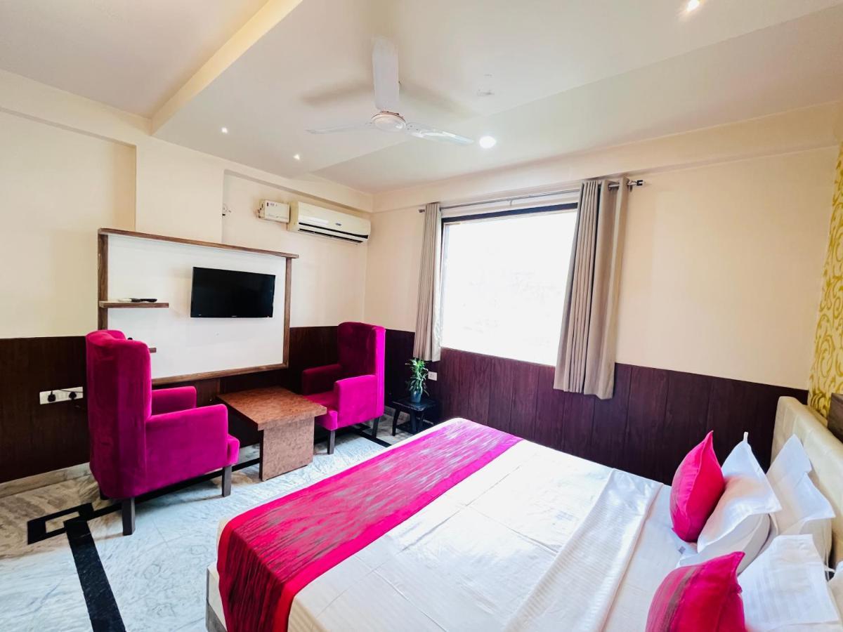 Hotel The Leaf - Gomti Nagar Lucknow Bagian luar foto