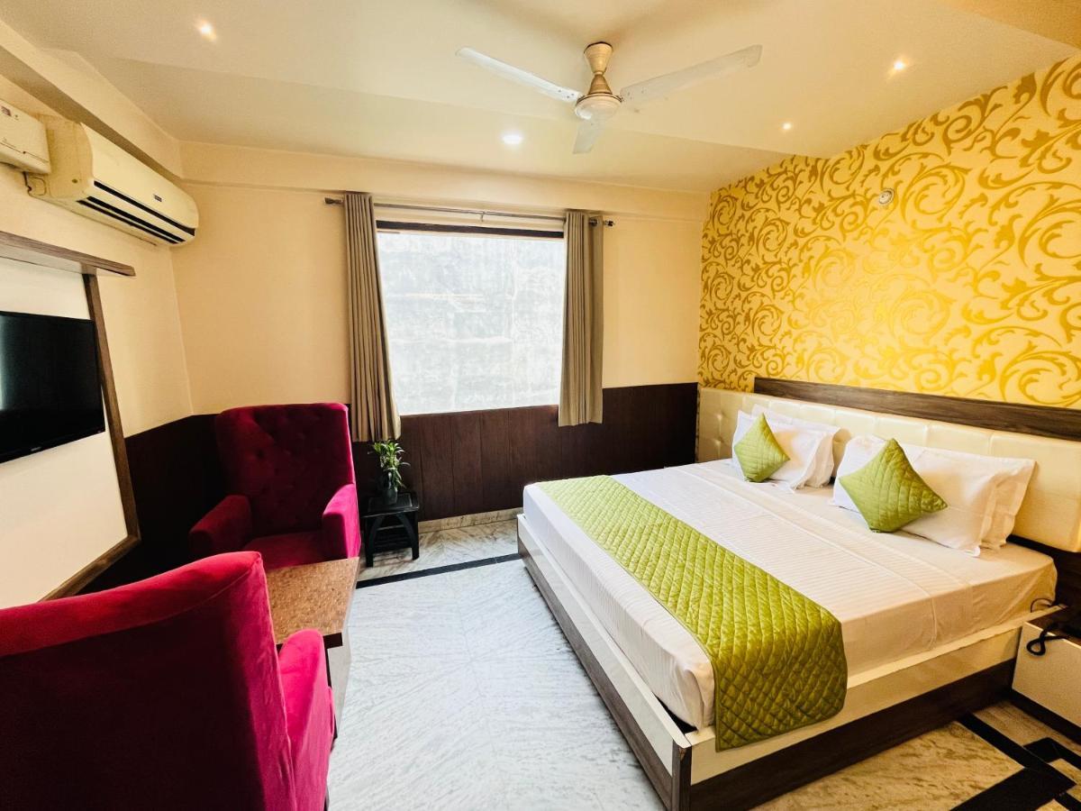 Hotel The Leaf - Gomti Nagar Lucknow Bagian luar foto