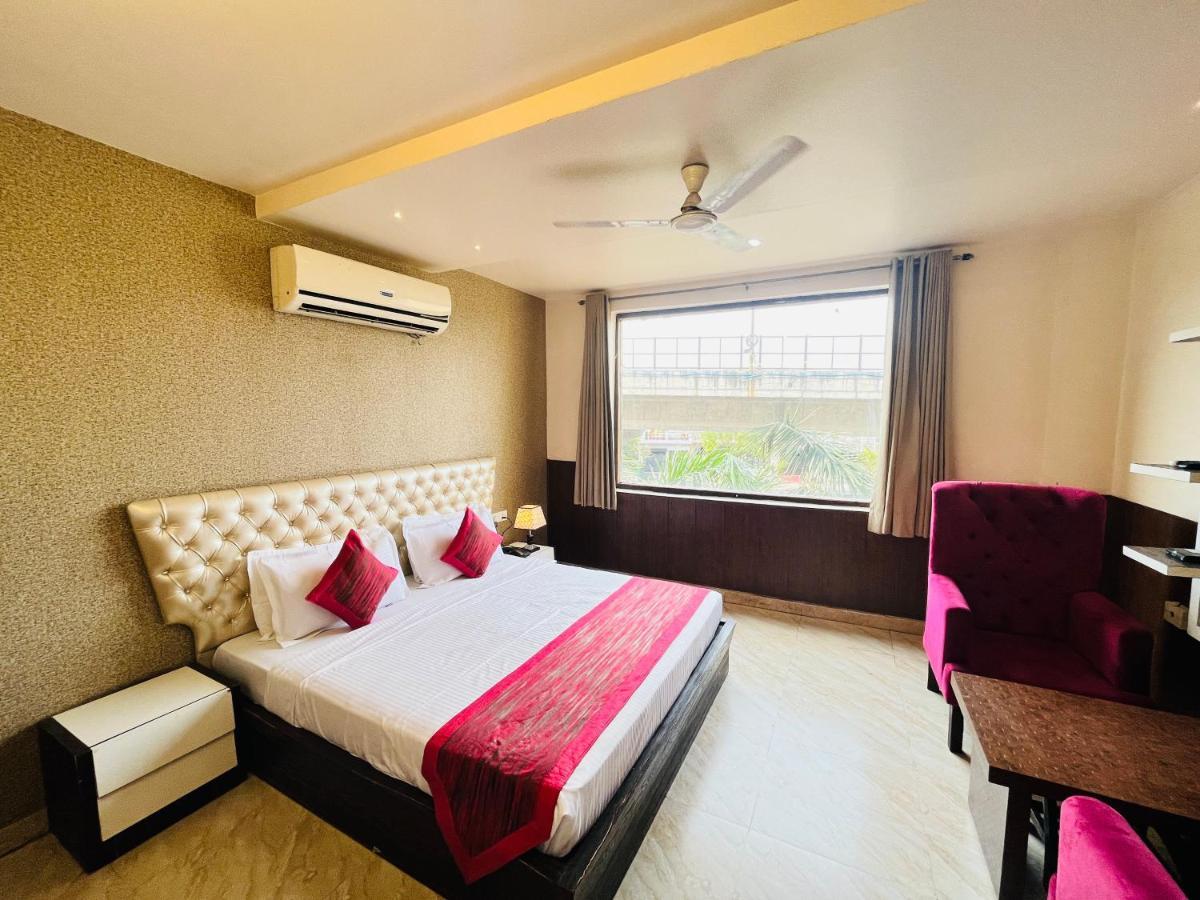Hotel The Leaf - Gomti Nagar Lucknow Bagian luar foto