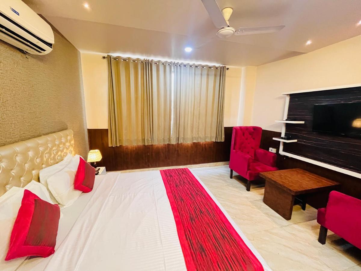 Hotel The Leaf - Gomti Nagar Lucknow Bagian luar foto
