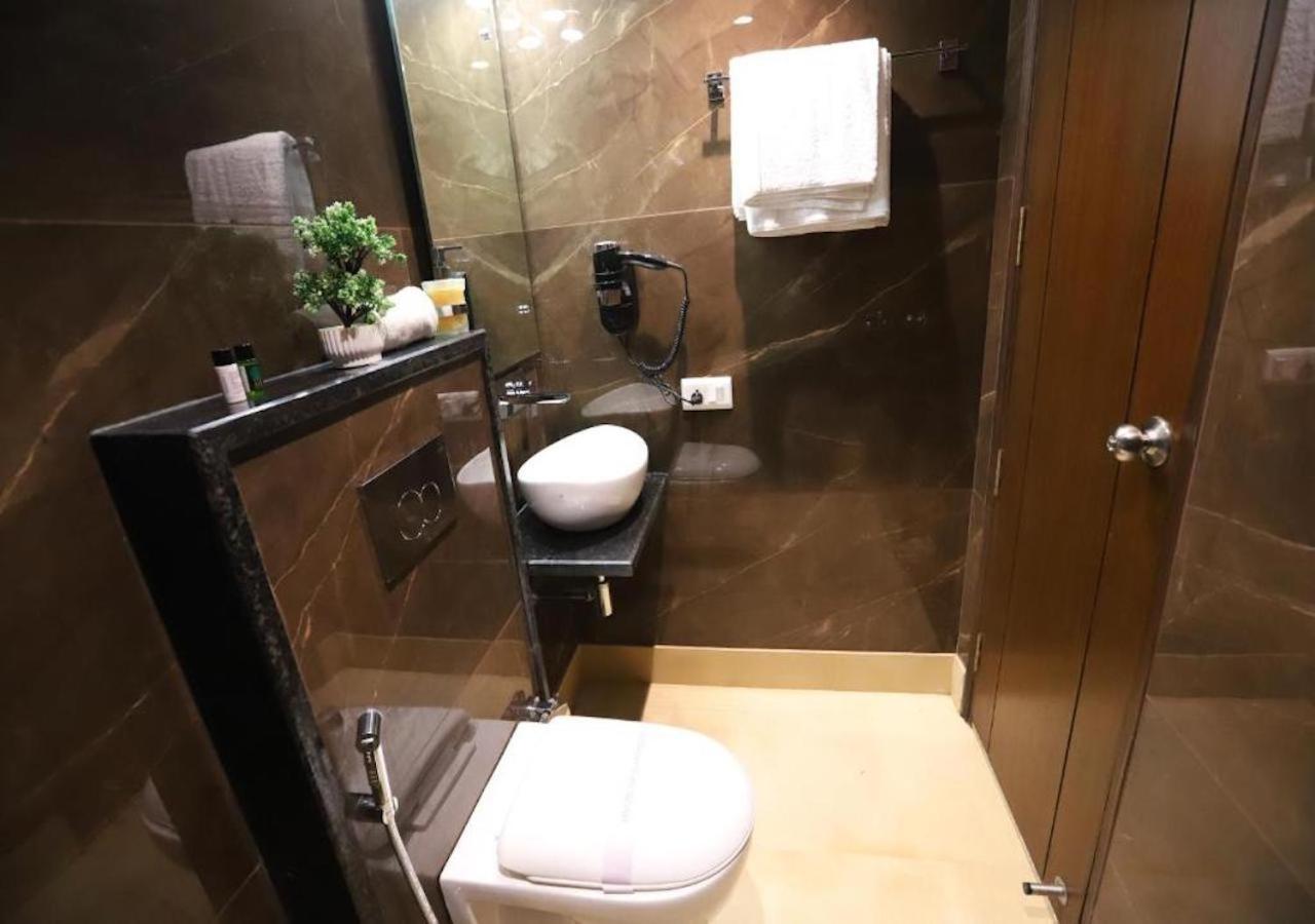 Hotel The Leaf - Gomti Nagar Lucknow Bagian luar foto